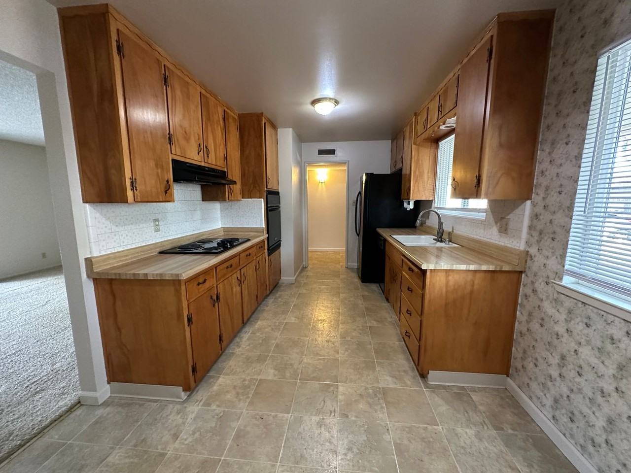 208 Bruce Ct - Photo 7 of 32
