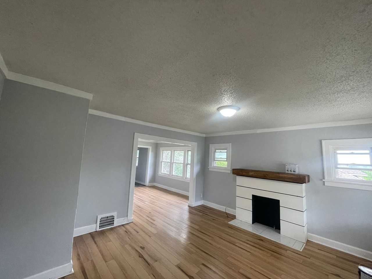 3321 Monroe Ave - Photo 2 of 10