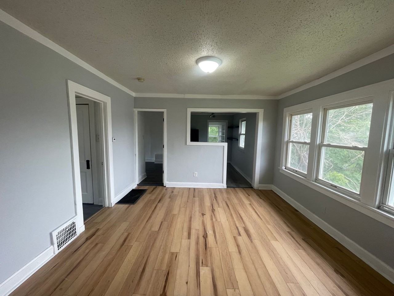 3321 Monroe Ave - Photo 3 of 10