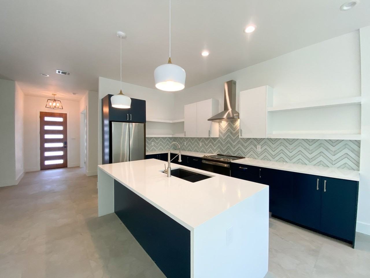 1726 N Olive St - Photo 5 of 40