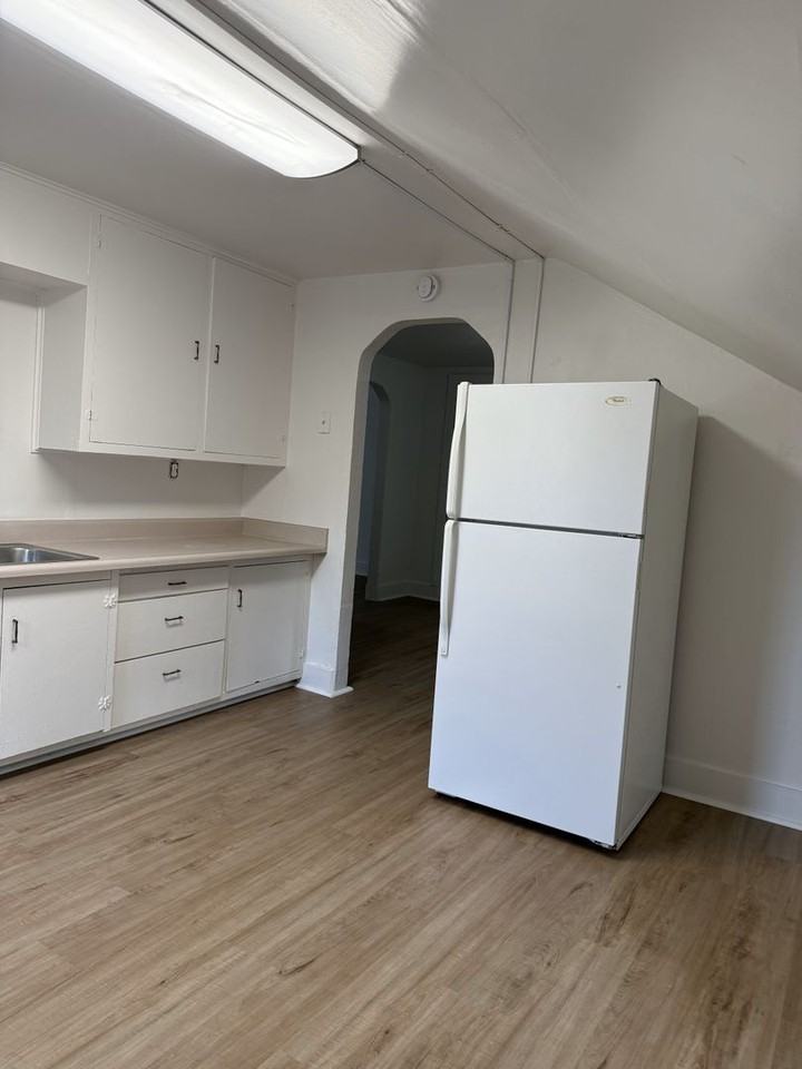1219 5th St #2 - Photo 2 of 6