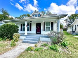 featured image of 819 Stockell St