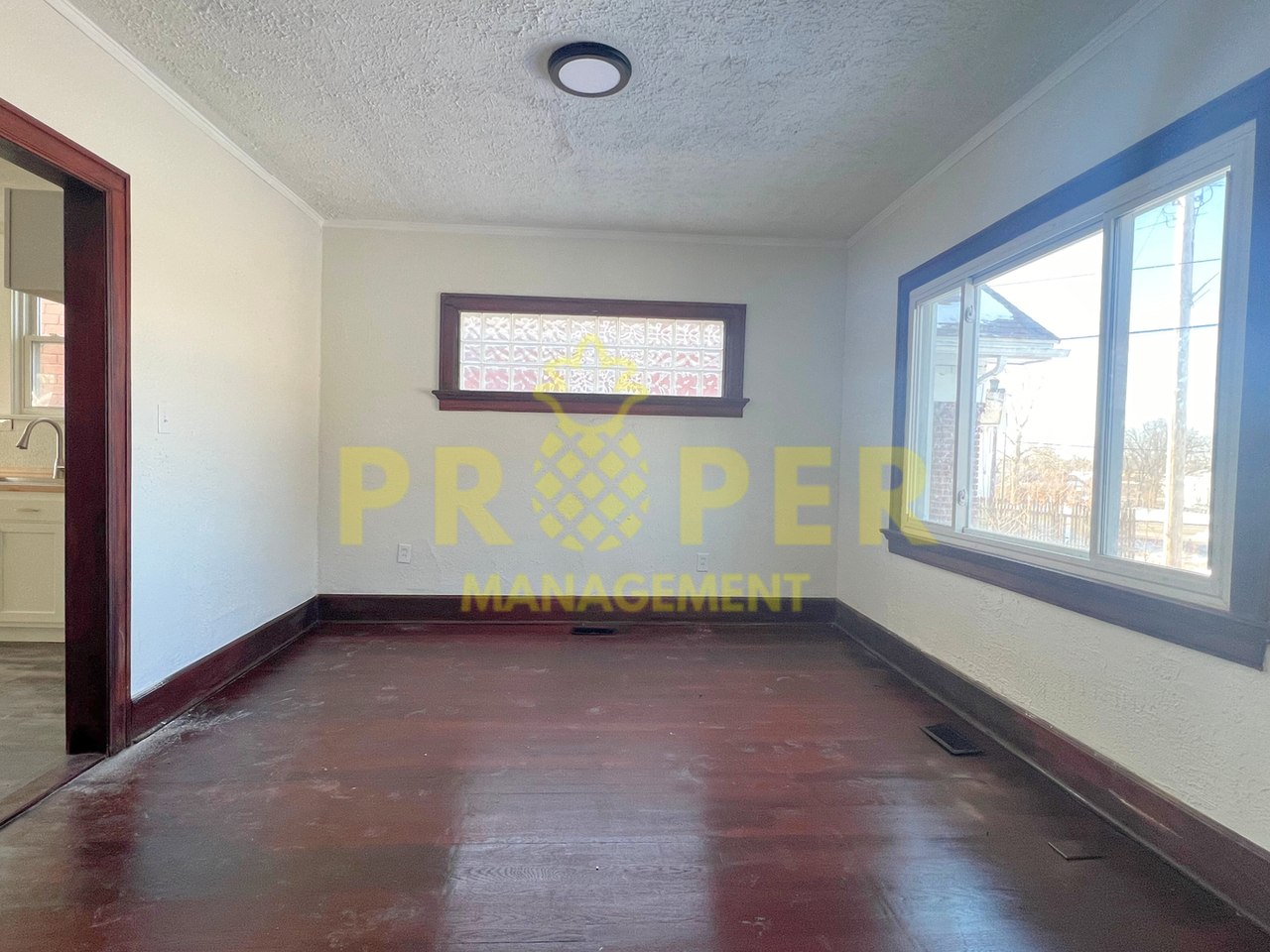 2118 Malvern Ave - Photo 4 of 12