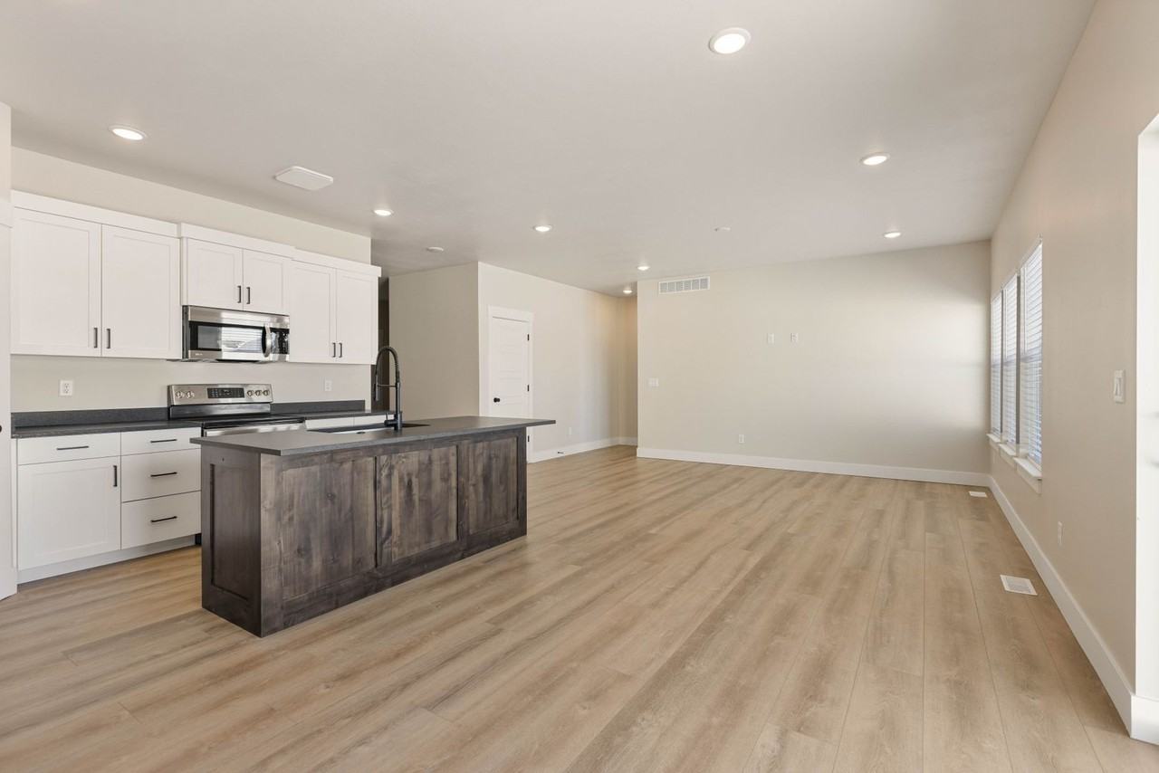 526 S Cutler Ave - Photo 2 of 25