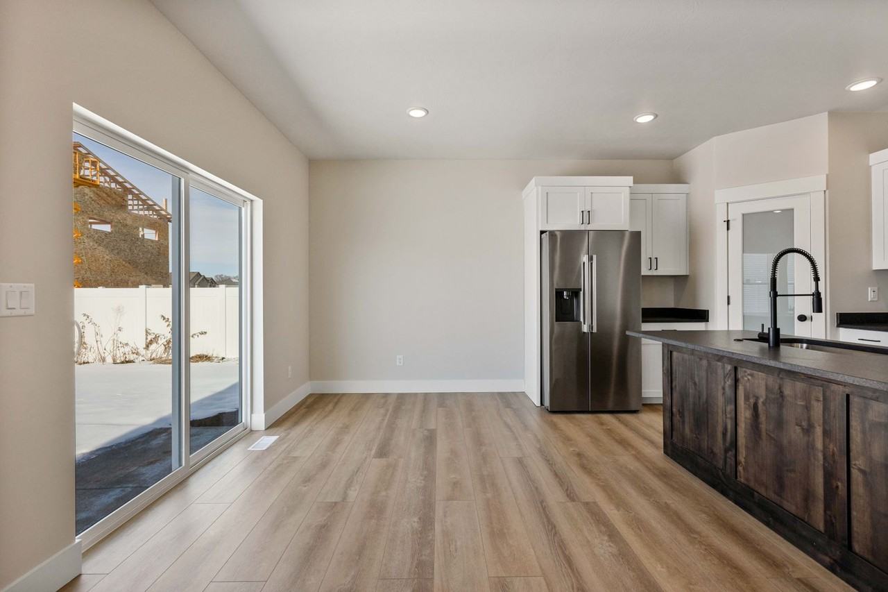 526 S Cutler Ave - Photo 3 of 25
