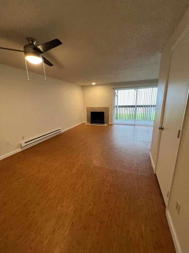 12429 1st Ave W #2 - Photo 4 of 18