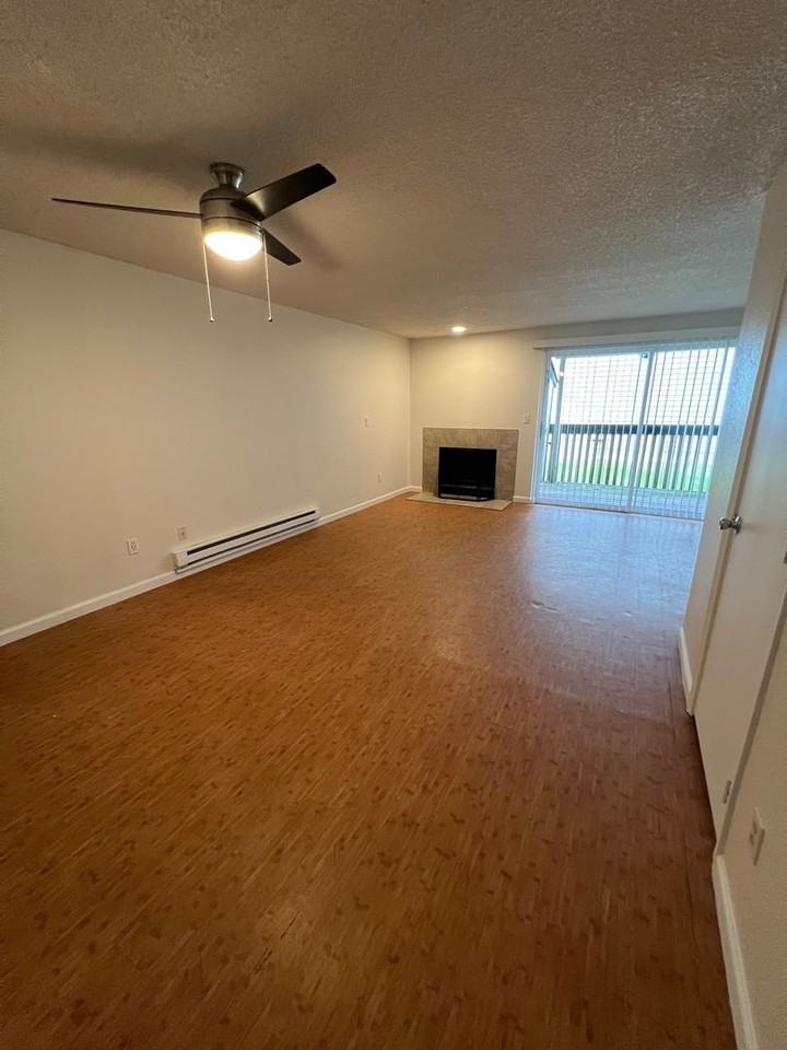 12429 1st Ave W #2 - Photo 5 of 18