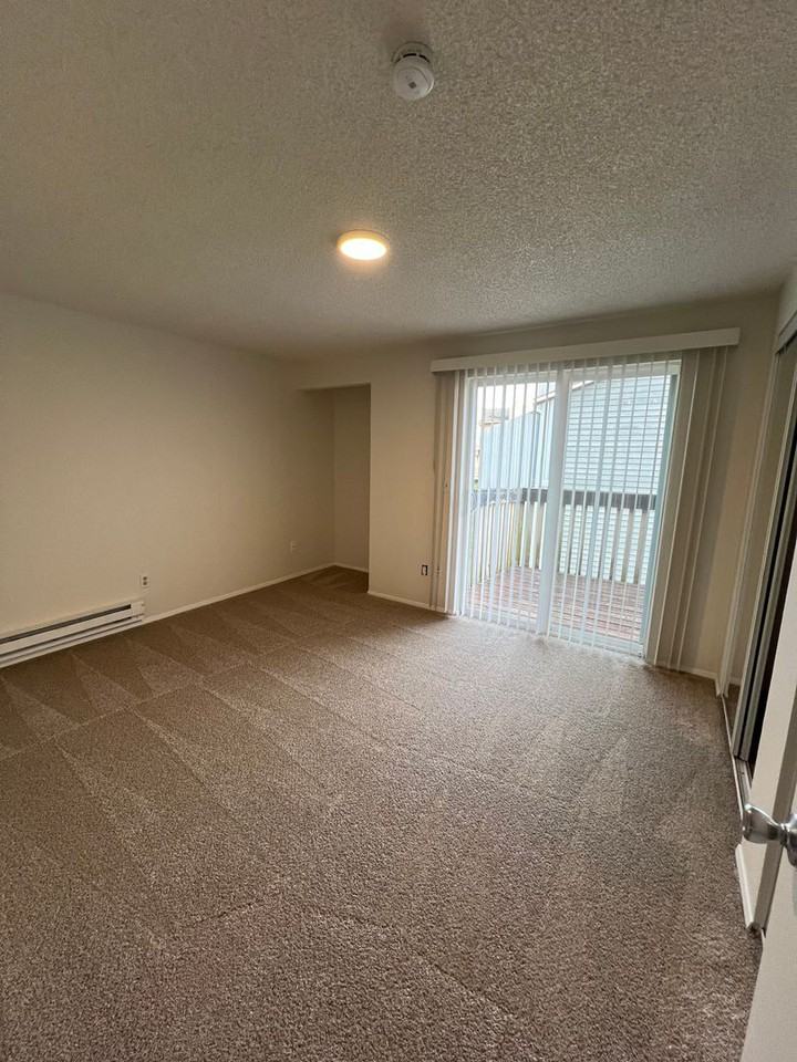 12429 1st Ave W #2 - Photo 6 of 18