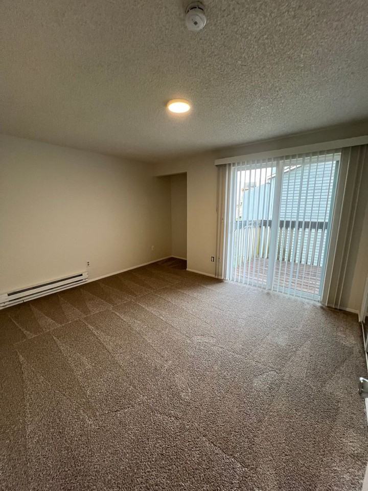 12429 1st Ave W #2 - Photo 7 of 18