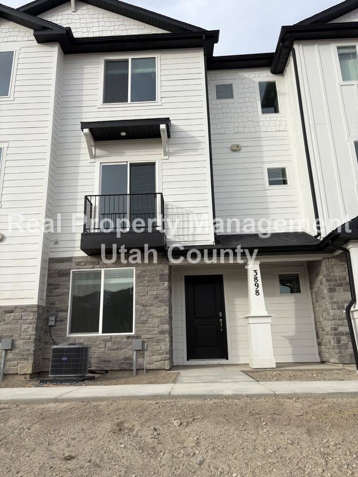3898 N Cougar Ln - Photo 3 of 26