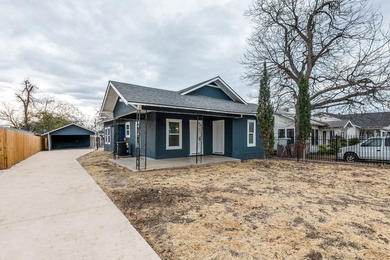 146 Montrose St - Photo 2 of 25