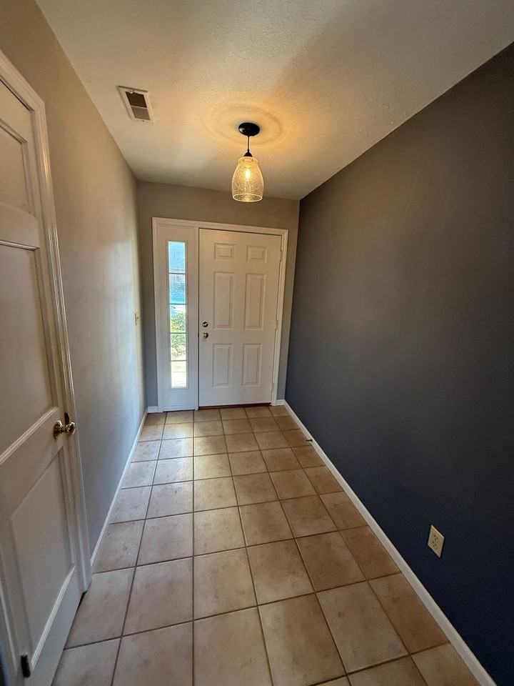 1120 Winnsboro Pass - Photo 3 of 28