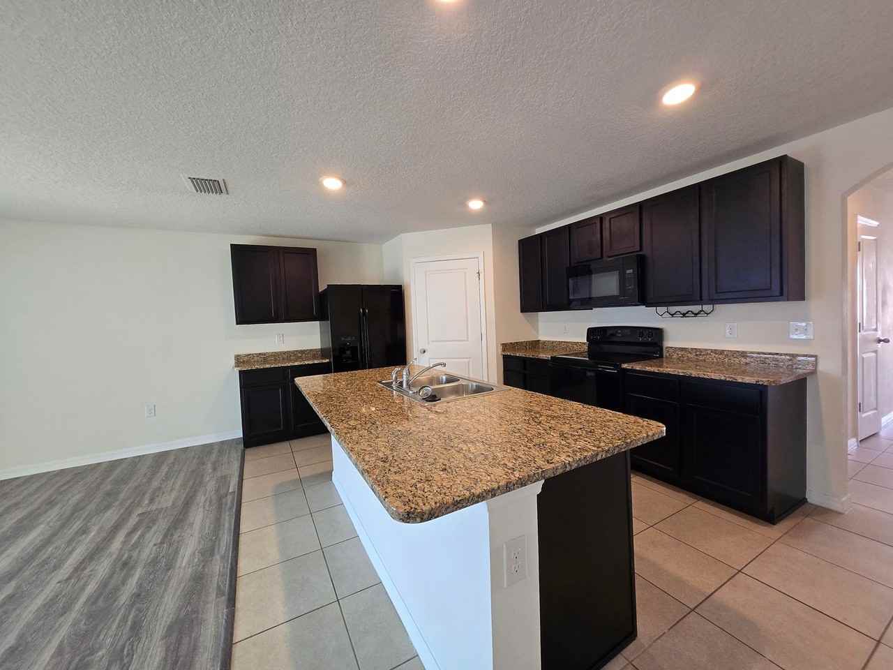 887 Nw 250th Dr - Photo 3 of 42