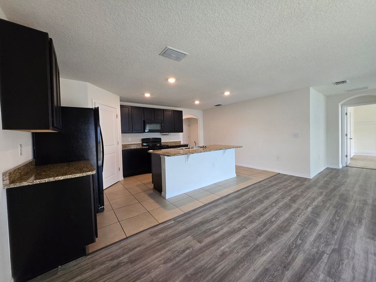 887 Nw 250th Dr - Photo 4 of 42
