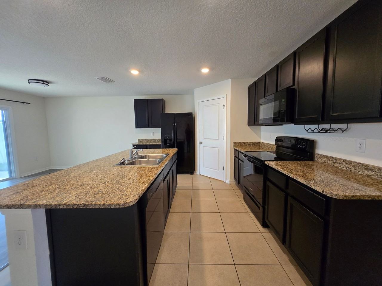 887 Nw 250th Dr - Photo 5 of 42