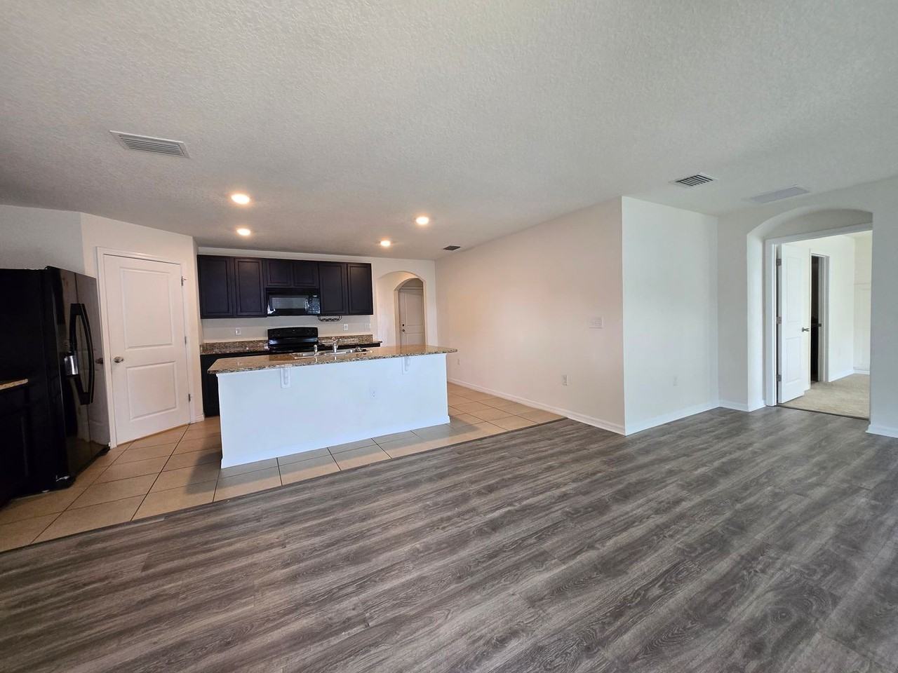 887 Nw 250th Dr - Photo 7 of 42