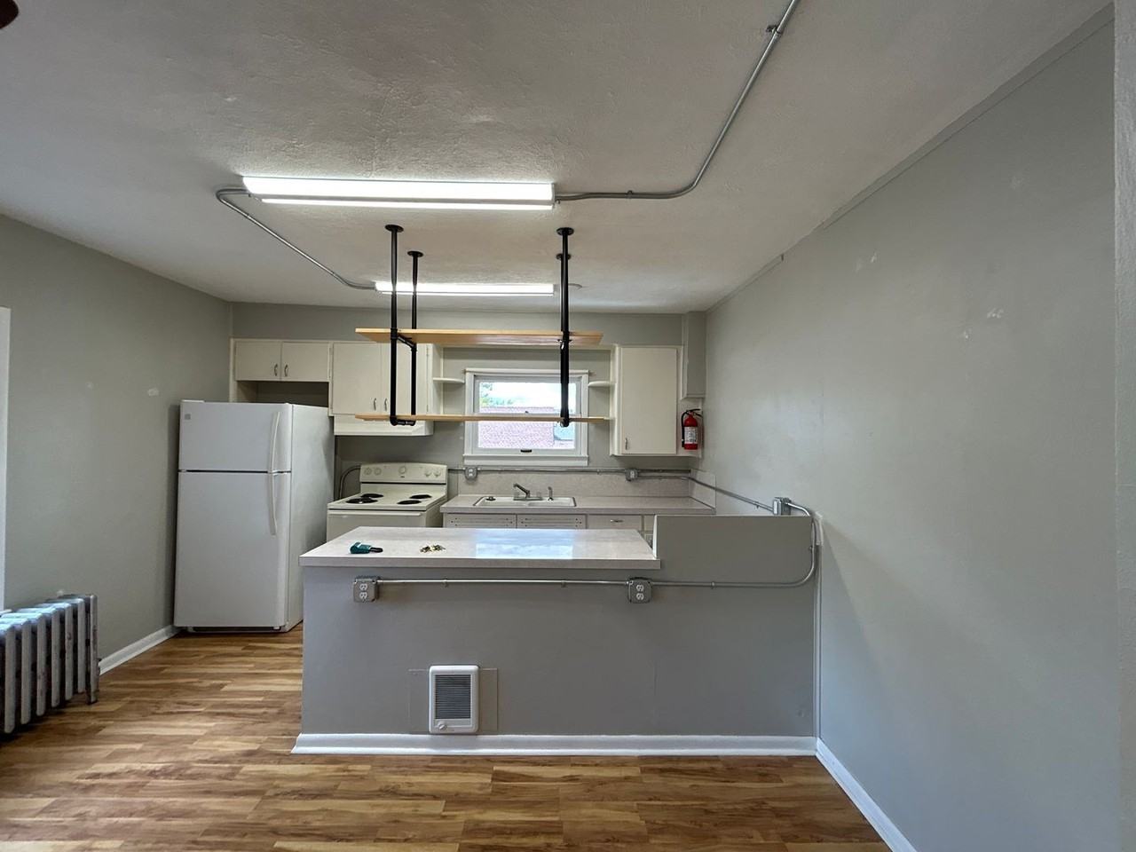 330 W 1st St #3 - Photo 7 of 15