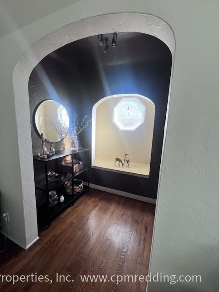 2166 Garden Ave - Photo 4 of 35