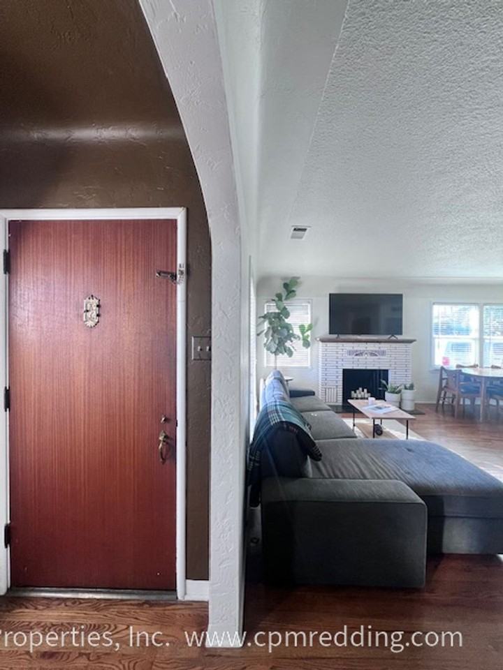 2166 Garden Ave - Photo 5 of 35