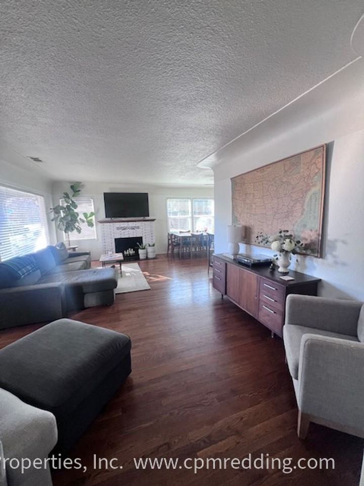 2166 Garden Ave - Photo 7 of 35