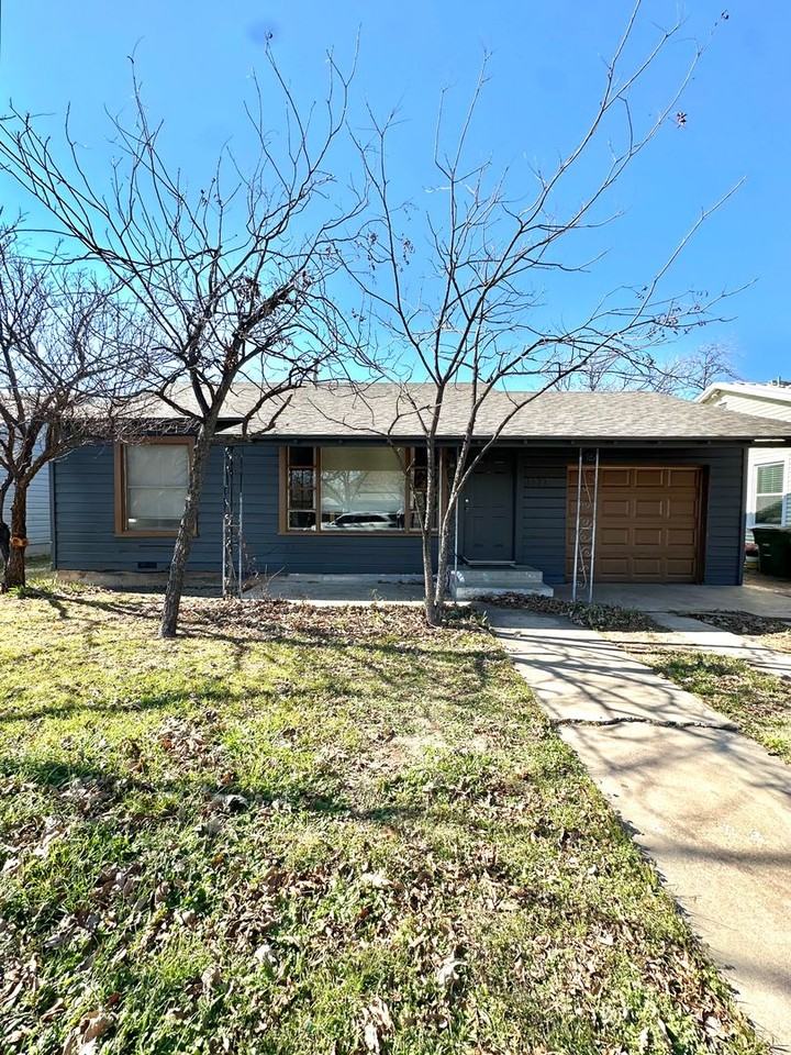 1521 Kenwood Dr - Photo 2 of 12