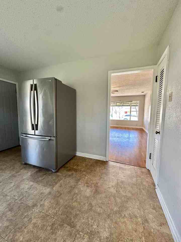 1521 Kenwood Dr - Photo 7 of 12