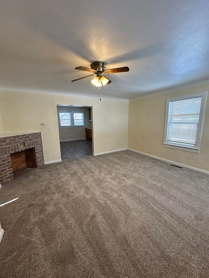 140 Washington St - Photo 5 of 17