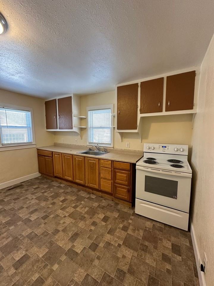 140 Washington St - Photo 2 of 17