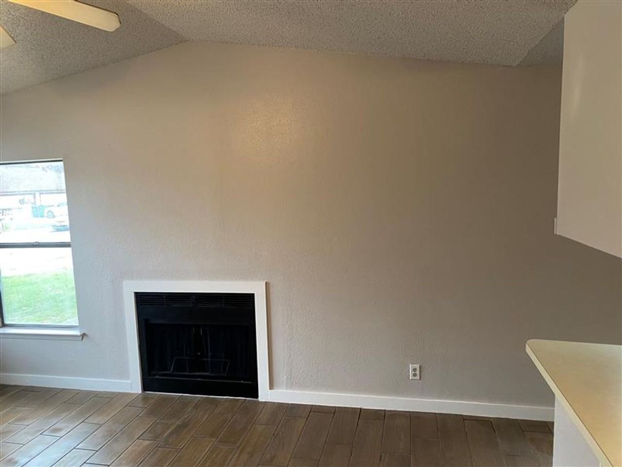 2547 Corian Glen Dr - Photo 3 of 14