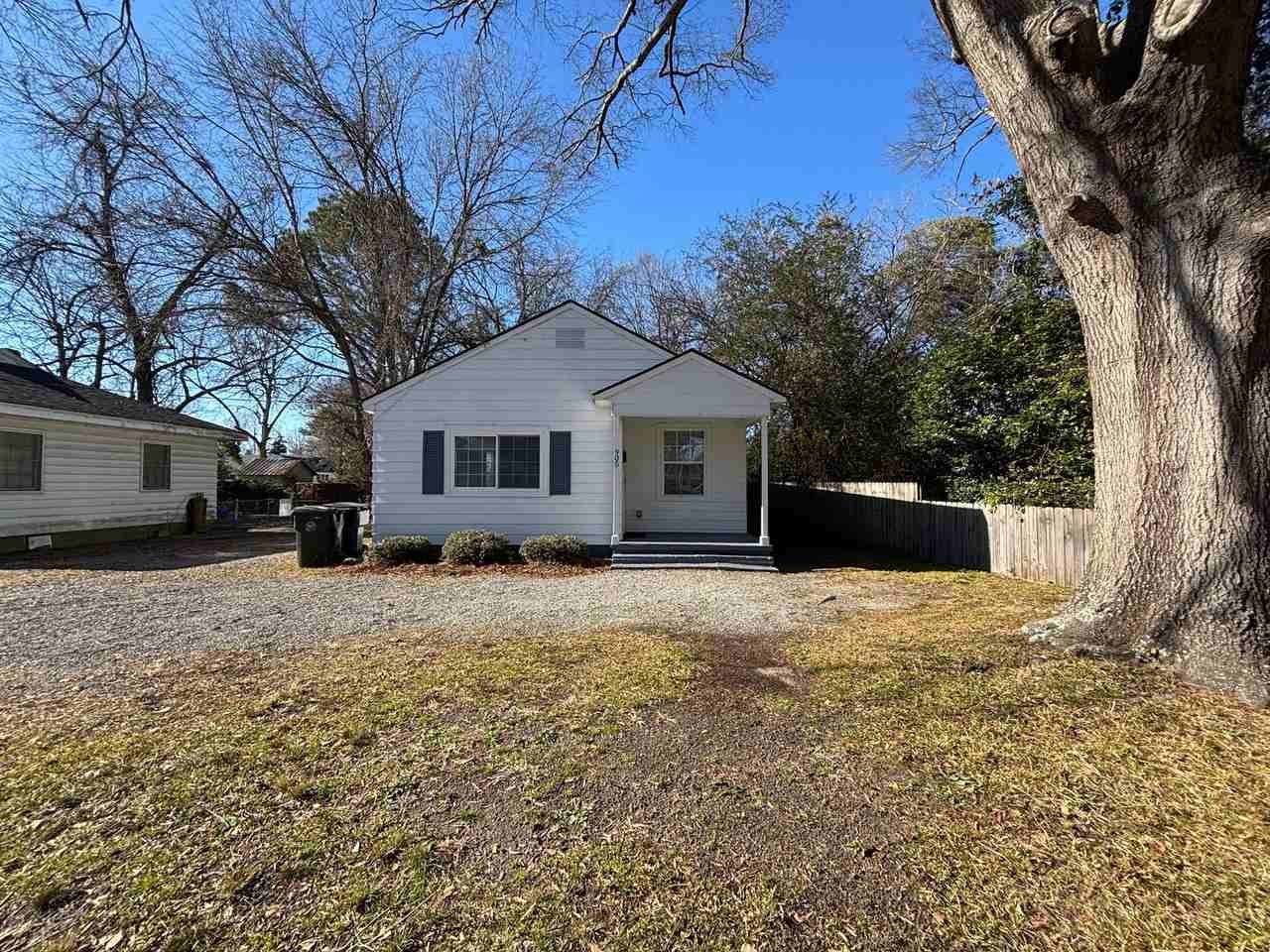 905 N Pineview Ave - Photo 2 of 13