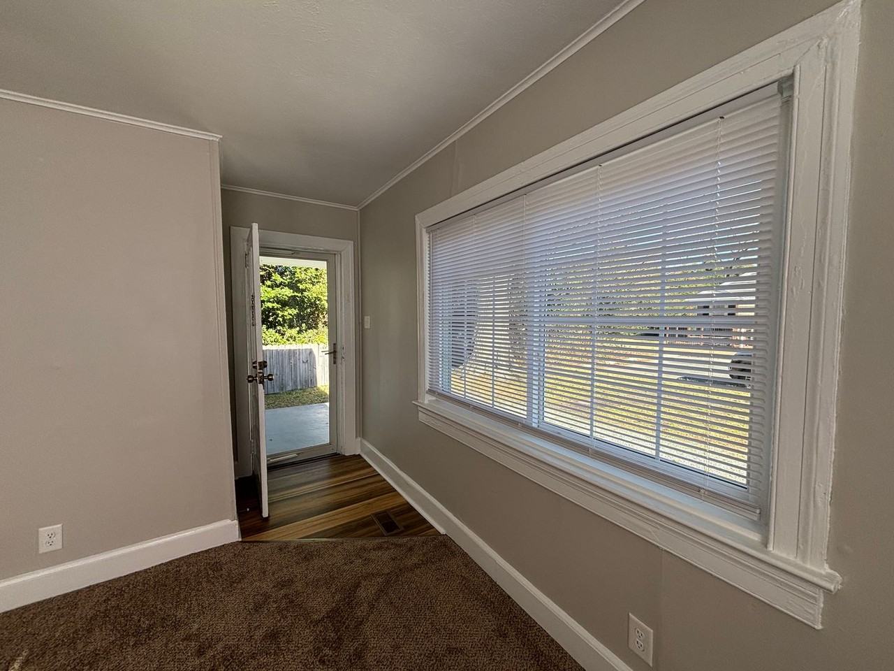 905 N Pineview Ave - Photo 3 of 13