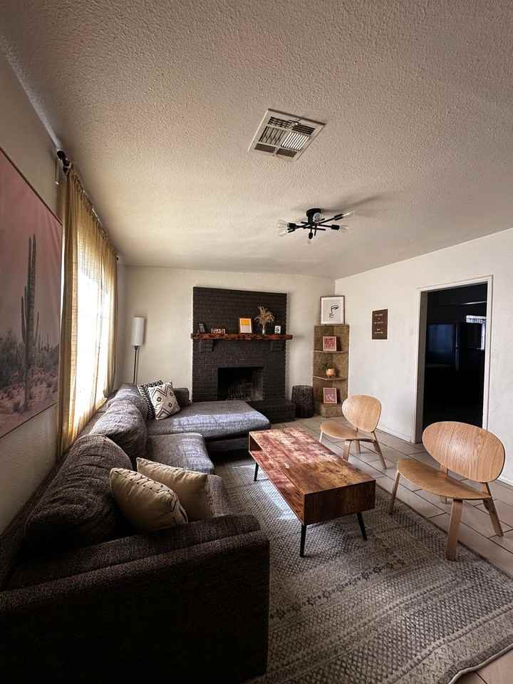 2213 E Oakey Blvd - Photo 3 of 4