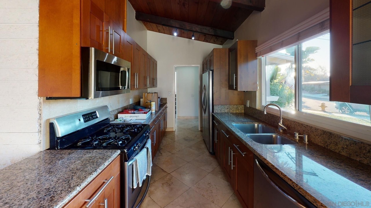 5301 Prosperity Ln - Photo 6 of 24