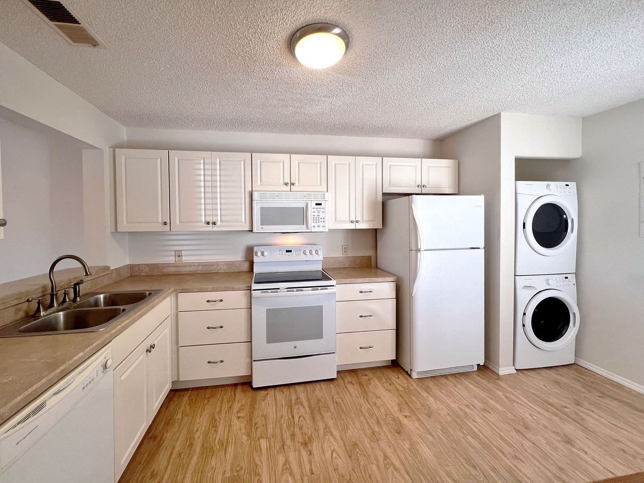 1702 Garden Lake Dr - Photo 4 of 19