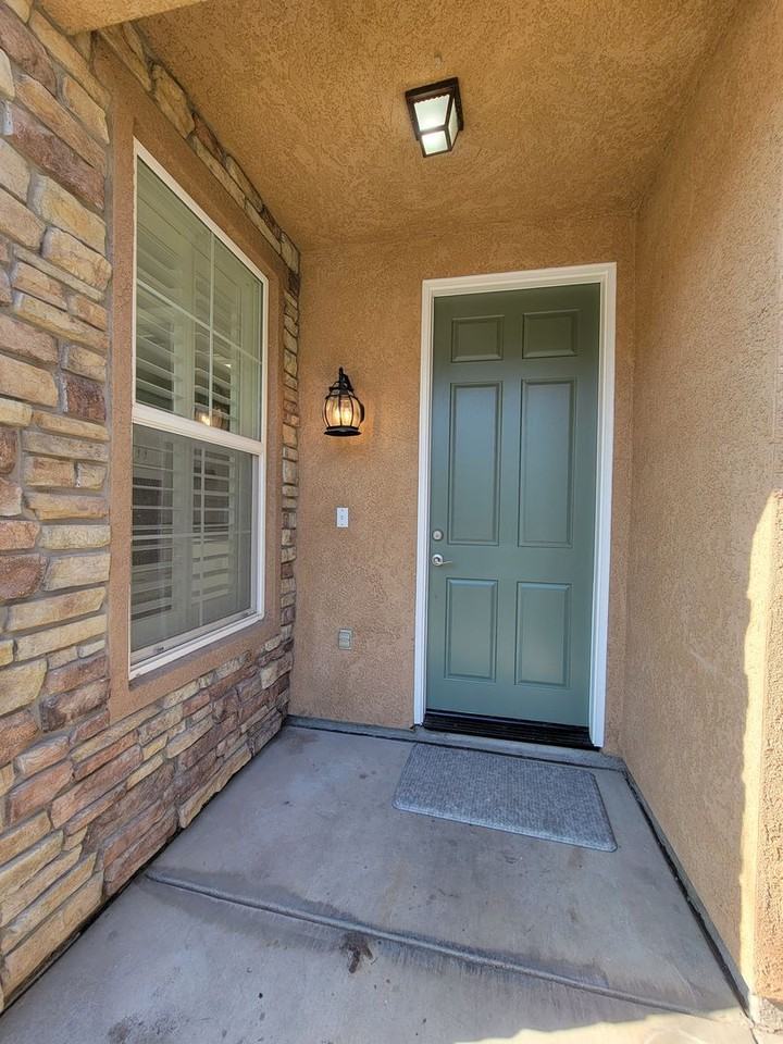 1537 N Pisa St - Photo 2 of 24