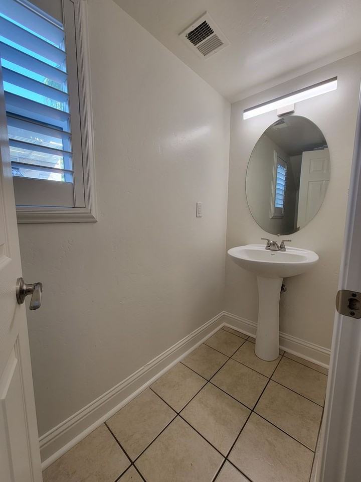 1537 N Pisa St - Photo 5 of 24