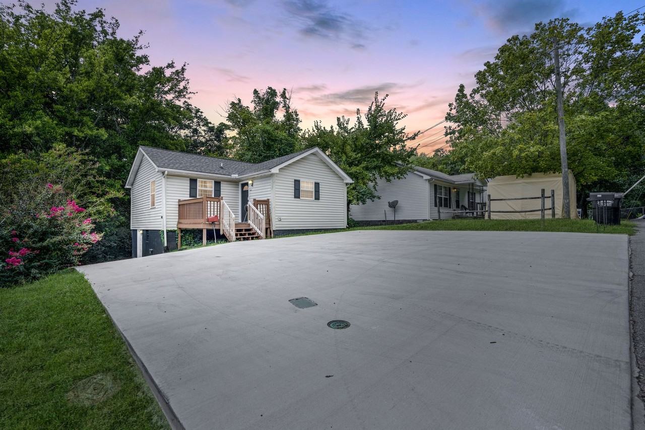 408 Martin St - Photo 4 of 50