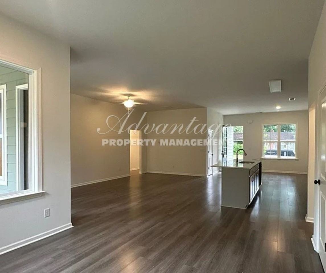 3272 Highland Park Pl - Photo 3 of 20