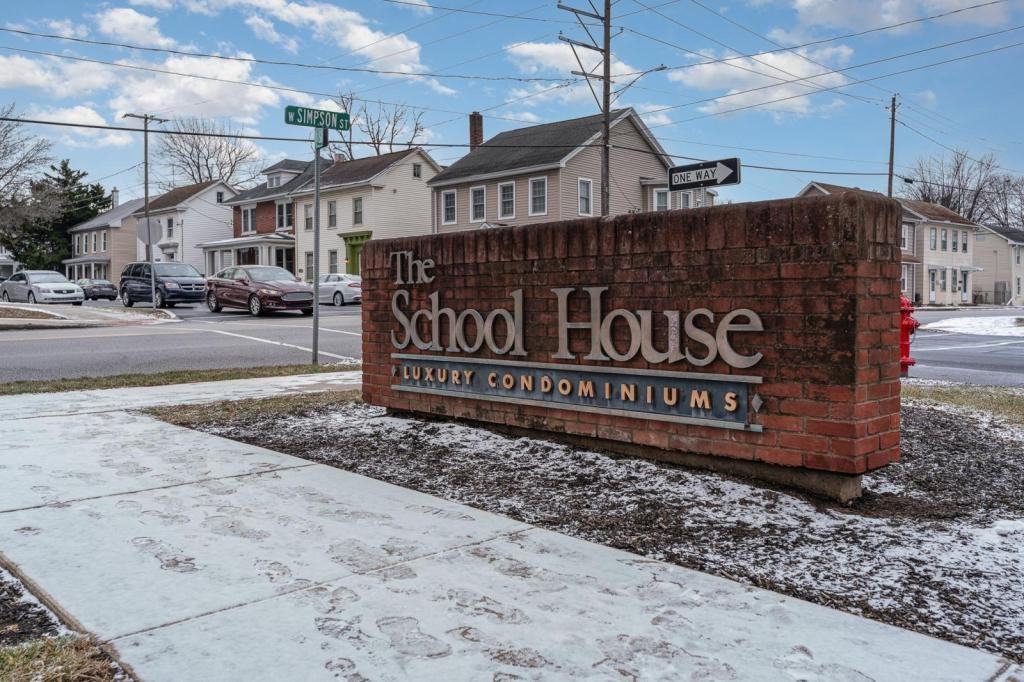 133 W Locust St ##120 - Photo 2 of 22