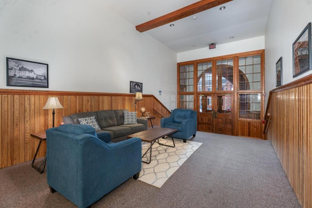 133 W Locust St ##120 - Photo 3 of 22