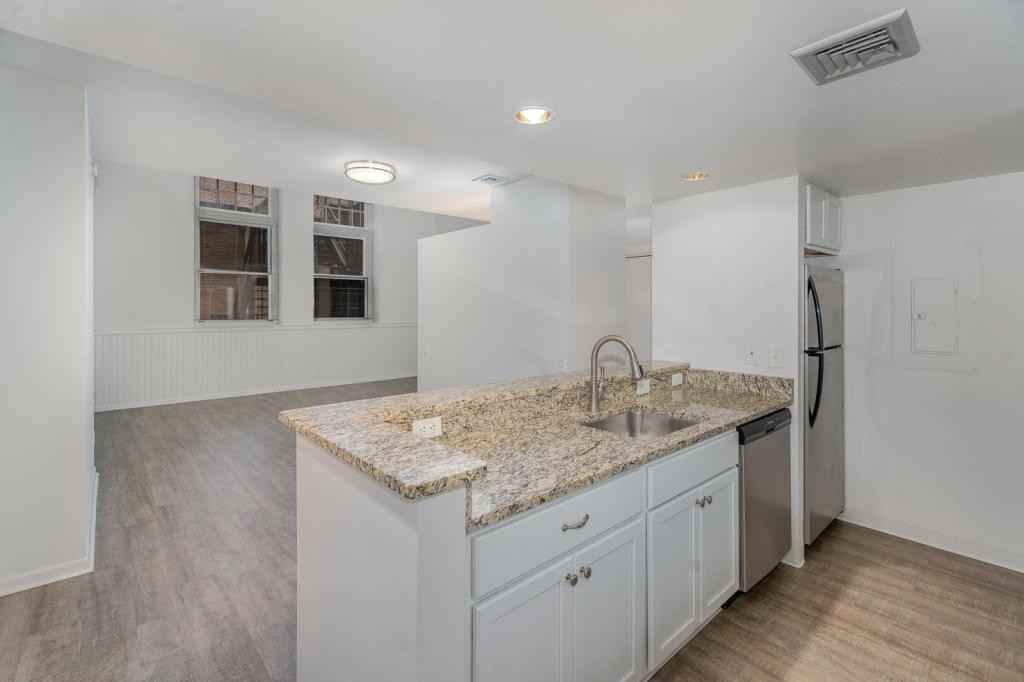 133 W Locust St ##120 - Photo 5 of 22