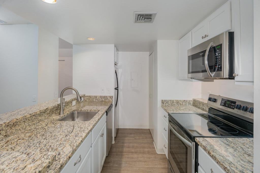 133 W Locust St ##120 - Photo 6 of 22