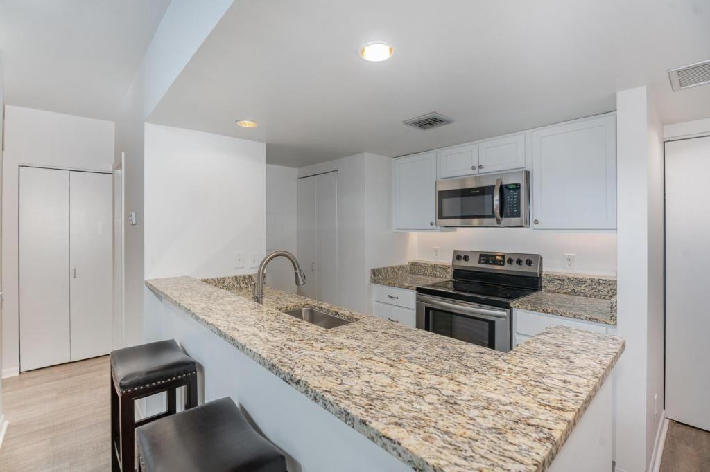 133 W Locust St ##120 - Photo 7 of 22