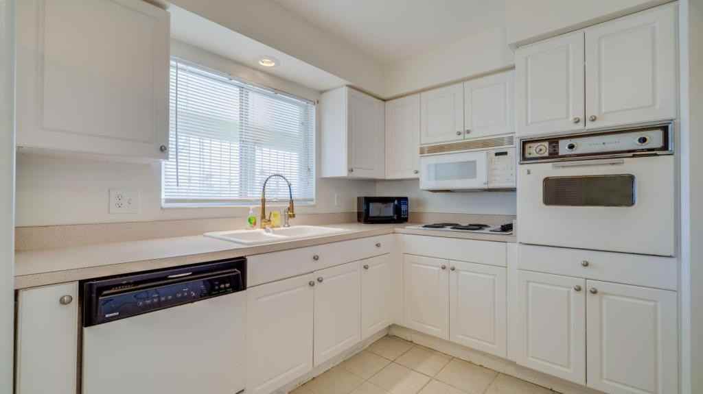 4228 Se 19th Ave - Photo 2 of 29