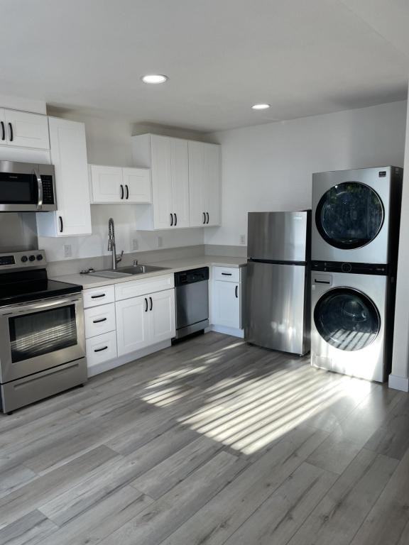 187 E 18th St - Photo 2 of 10