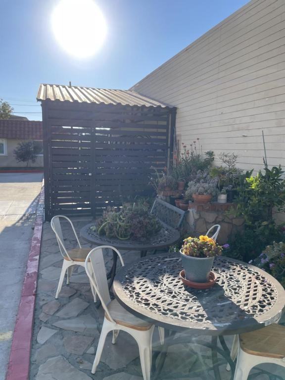 187 E 18th St - Photo 6 of 10