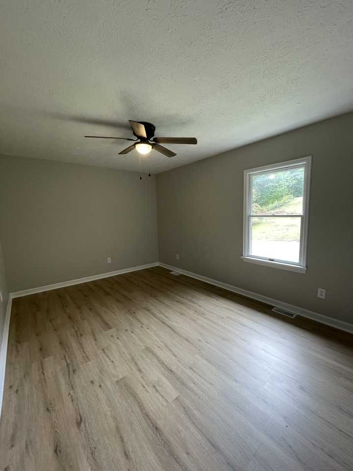 111 Southvail Dr - Photo 2 of 9