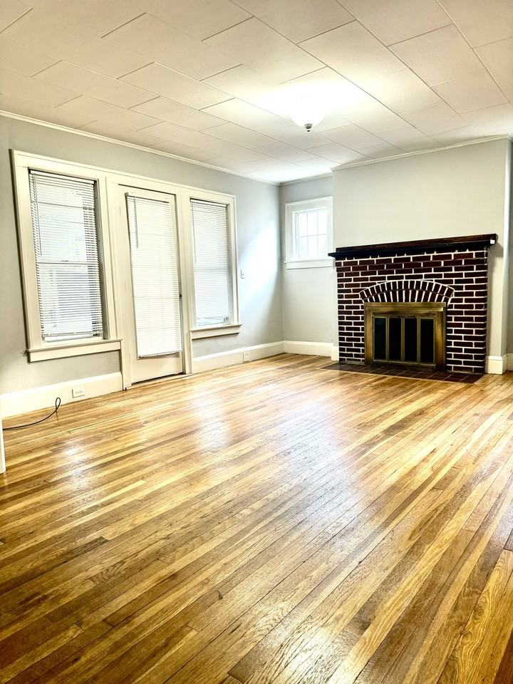 1653 Northampton St - Photo 2 of 11