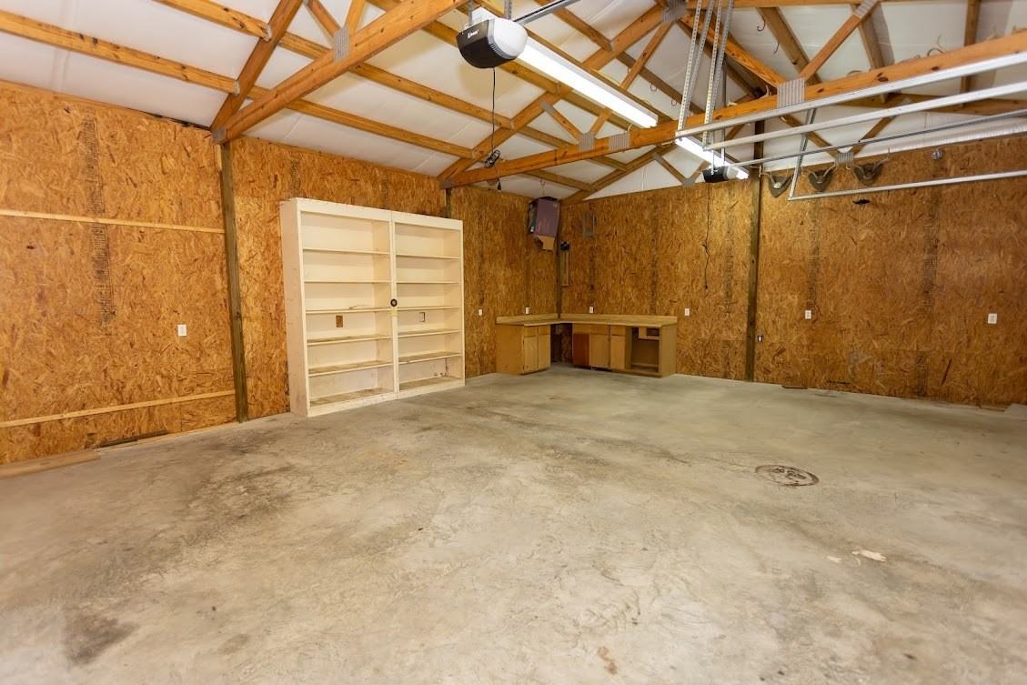 1088 Saltwood Rd - Photo 3 of 39