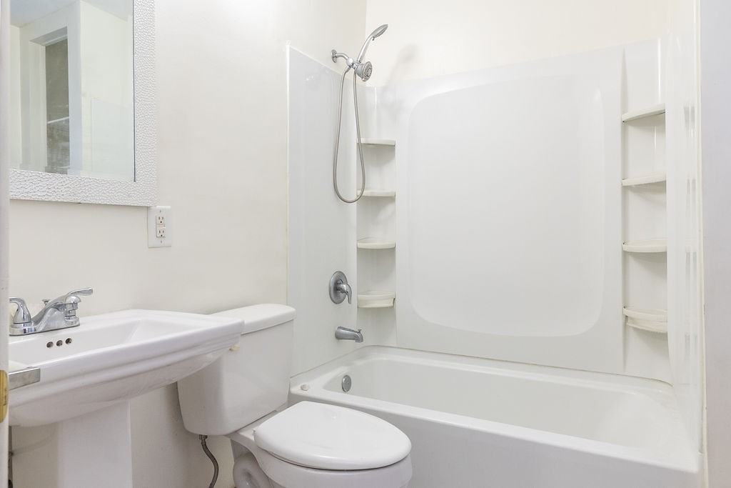 421 N Thorpe Ave - Photo 3 of 10